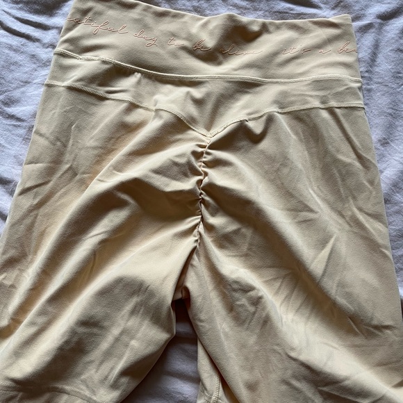 Whitney Simmons x Gymshark Yellow Workout Biker Shorts Size Medium - Picture 4 of 4